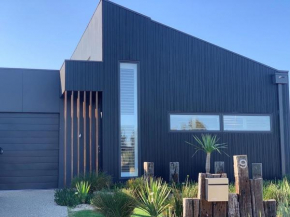 Hillside Beach House 9